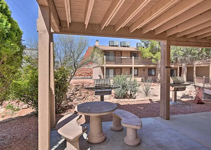 South W/ Pool Access - Walk To Shops! *