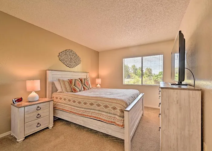 South W/ Pool Access - Walk To Shops! Holiday home Sedona
