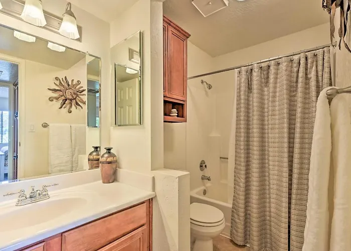 South W/ Pool Access - Walk To Shops! *
