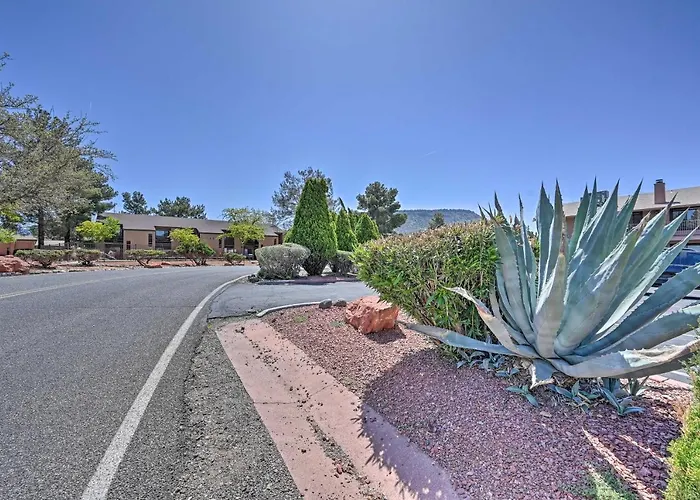 South W/ Pool Access - Walk To Shops! Holiday home Sedona