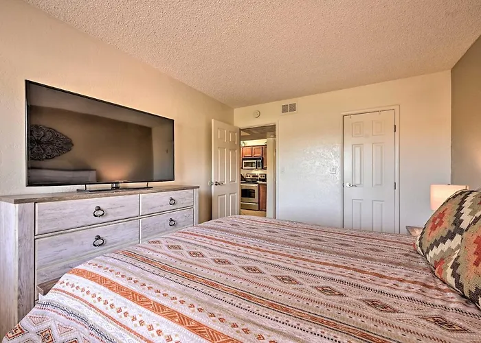 South W/ Pool Access - Walk To Shops! Holiday home Sedona