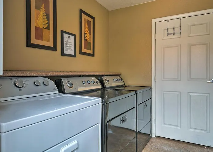 South W/ Pool Access - Walk To Shops! Holiday home